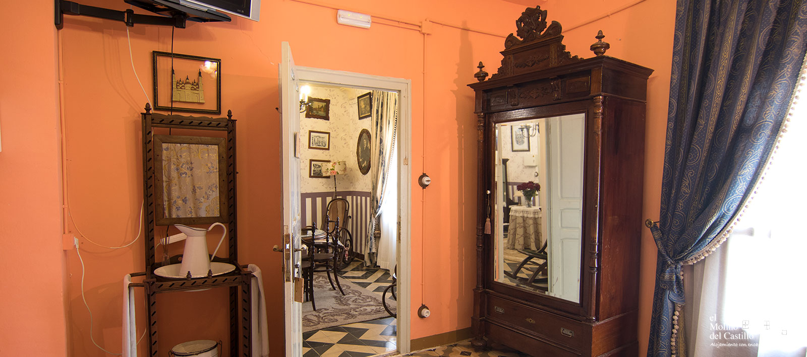 Detalle entrada de la habitación Cuesta de La Morera- El molino del castillo